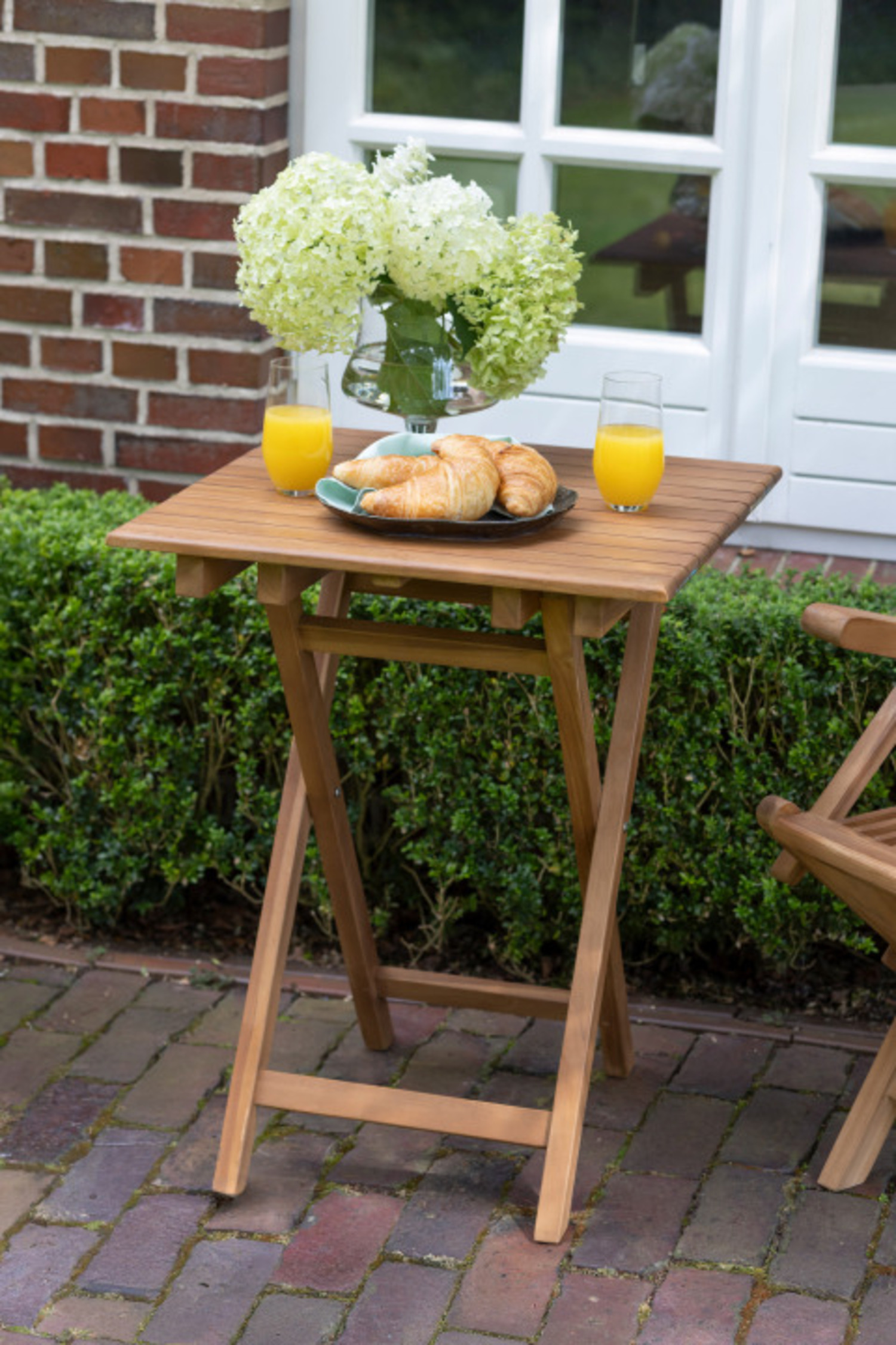 02117_BL26044_Klappsessel_Armlehnen_Andover_Teak_Gartentisch_Porton_Teak_60x60cm _6_