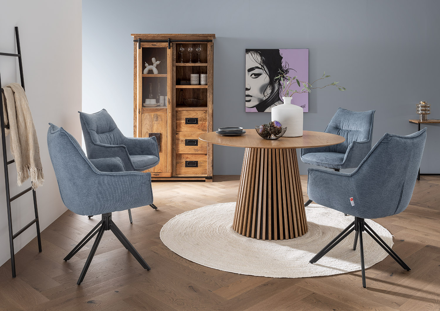 Indoormöbelset Diningsessel Ginosa blau & Tisch Oria natur rund 120cm günstig online kaufen