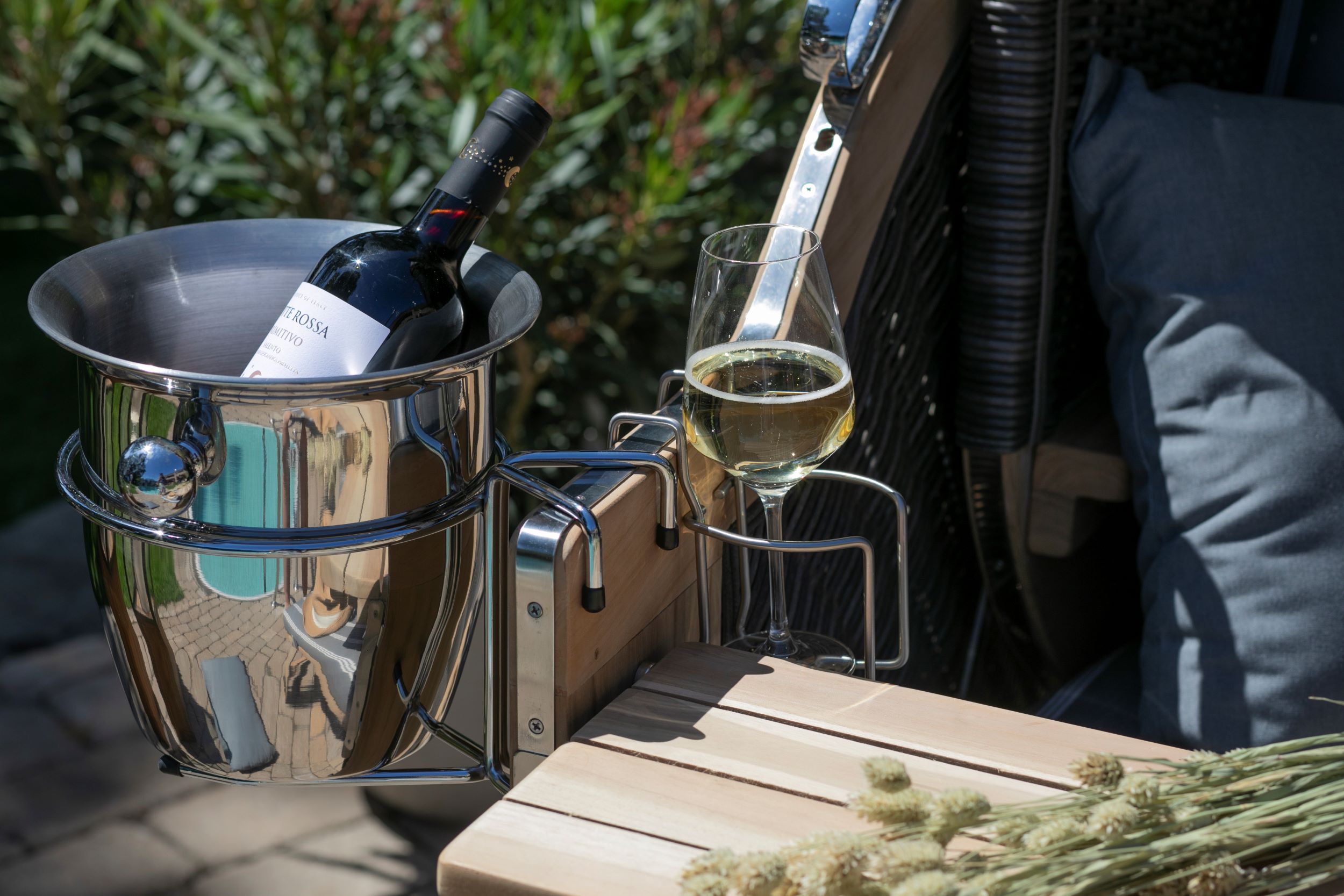 4270008T_30080_deVries_PURE®_Friesland_Sylt_XXL_PE_stone_grey__Des_235_Champagnerkühler (4)