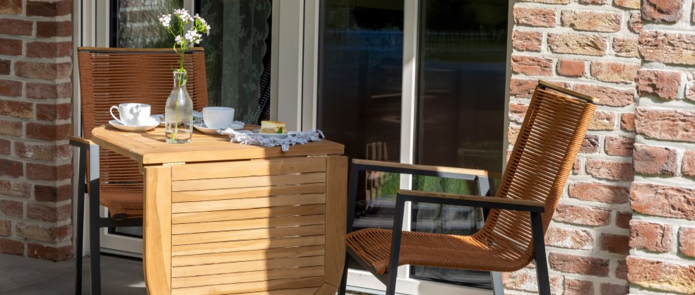 40836_66088_Montana_Diningstapelsessel_terracotta_Woodie_Balkontisch_120x60cm _6_ (1)_(1)